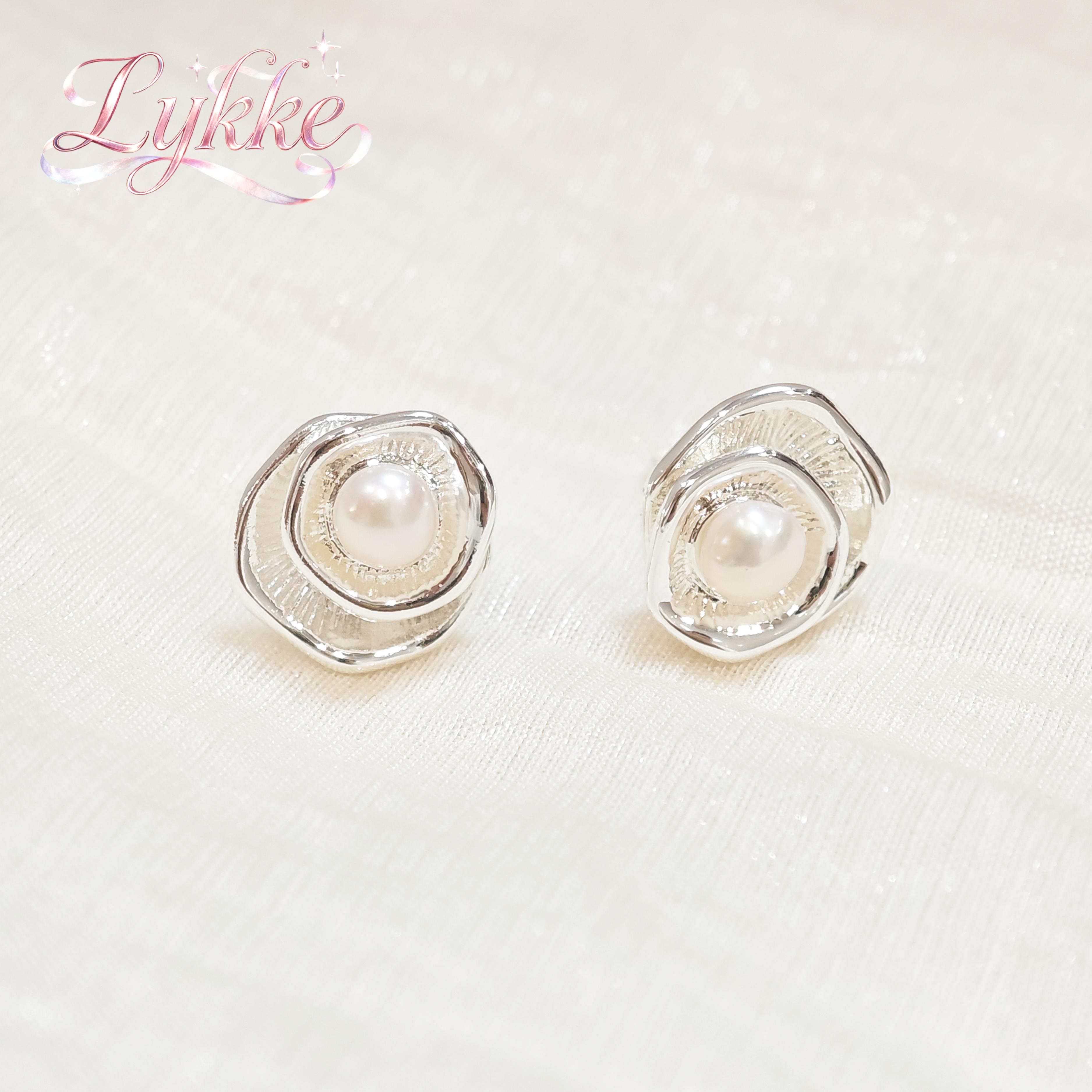 New Fashionable Irregular Freshwater Pearl Earrings for Women French Retro Elegant Jewelry Gifts Dating Wedding Daily Wear
New Fashionable Irregular Freshwater Pearl Earrings for Women French Retro Elegant Jewelry Gifts Dating Wedding Daily Wear
