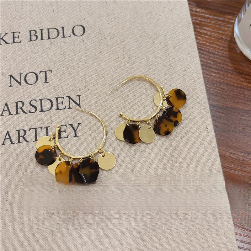 Silver needle deep tortoiseshell fringed earrings, autumn and winter new high-end earrings design loop earrings
Silver needle deep tortoiseshell fringed earrings, autumn and winter new high-end earrings design loop earrings