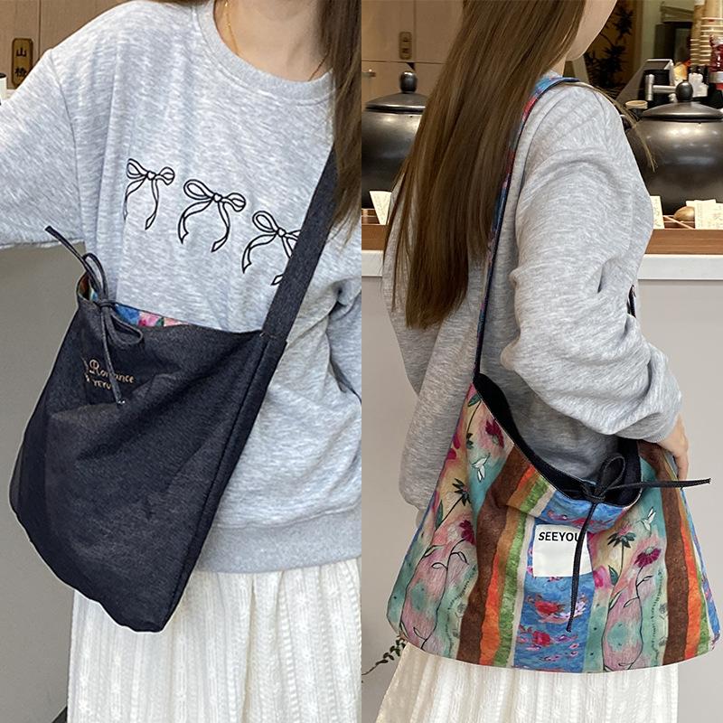 Patchwork Vintage Women s Crossbody Bags Large Capacity Flower Ladies Shoulder Bag Double-sided Denim Female Travel Tote Handbag
Patchwork Vintage Women s Crossbody Bags Large Capacity Flower Ladies Shoulder Bag Double-sided Denim Female Travel Tote Handbag