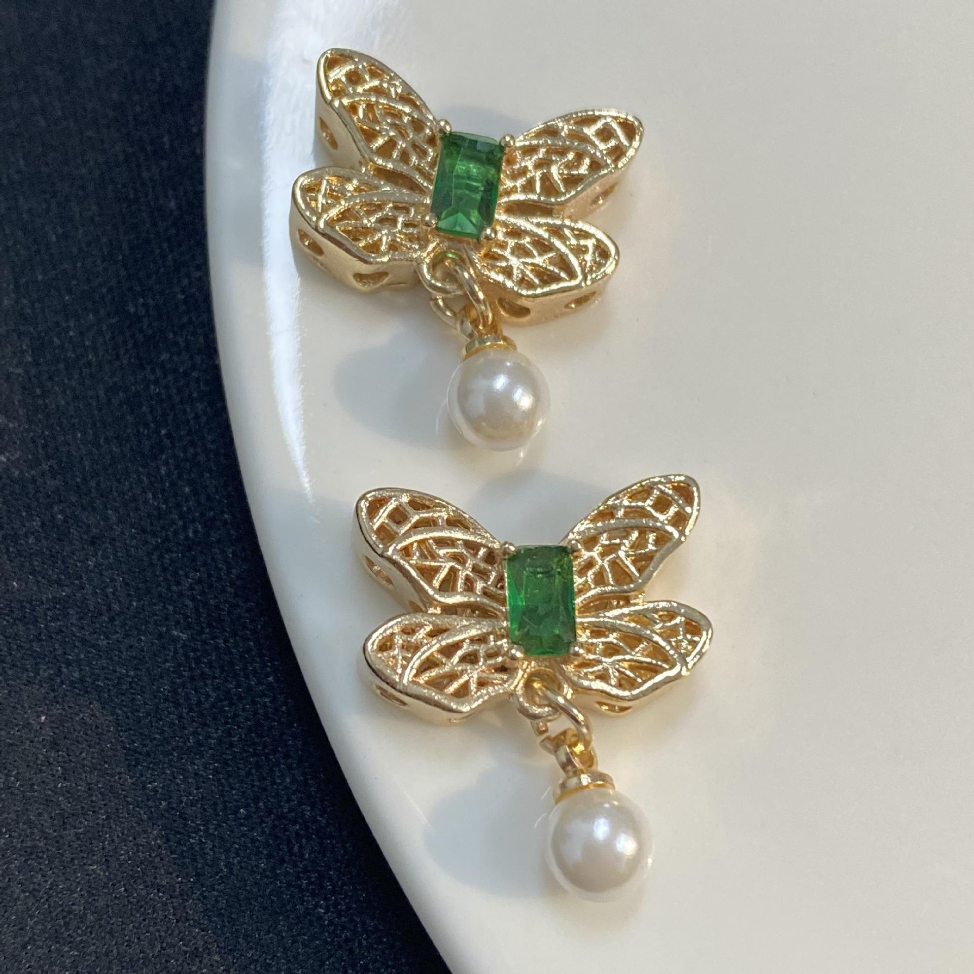 Dragonfly Knot Crystal Zircon Spacer Beads for DIY Jewelry & Wenwan Accessories
Dragonfly Knot Crystal Zircon Spacer Beads for DIY Jewelry & Wenwan Accessories
