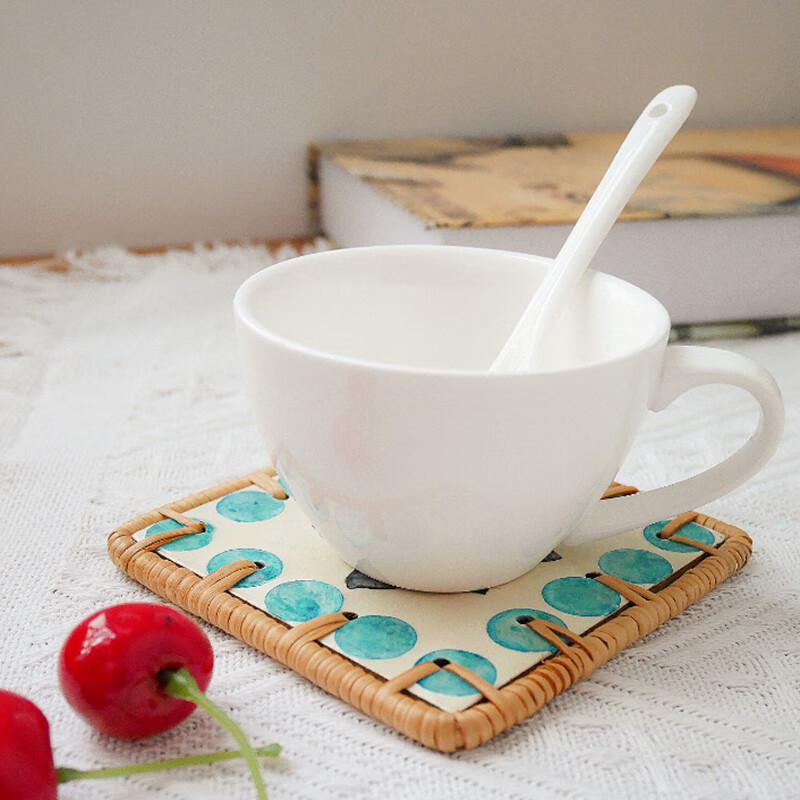 Handmade Rattan-Edged Mother-of-Pearl Coaster
Handmade Rattan-Edged Mother-of-Pearl Coaster