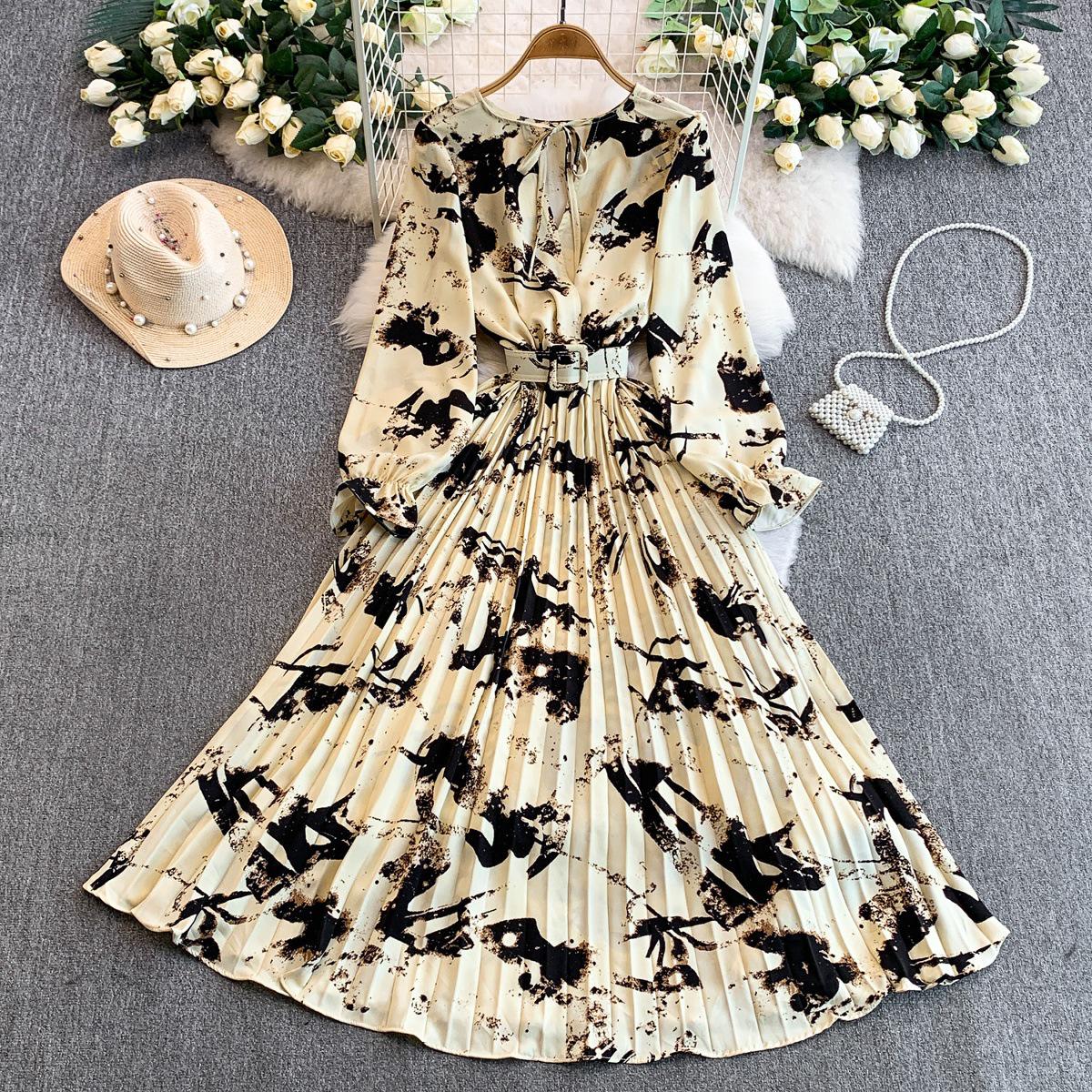 Retro Romantic Rose Print Cinched Waist Dress with Pleated Skirt One Size
Retro Romantic Rose Print Cinched Waist Dress with Pleated Skirt One Size