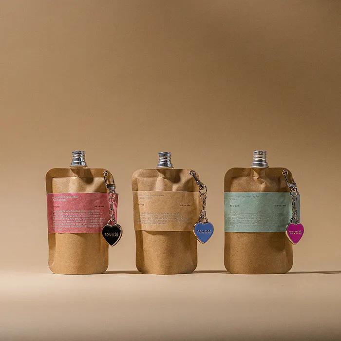 Парфюмированный крем для рук 60 г (выберите 1 из 3 типов) + Набор брелок + мешочек Baobab: Baobab Flower Fragrance (AA1-SC0391-1)
Парфюмированный крем для рук 60 г (выберите 1 из 3 типов) + Набор брелок + мешочек Baobab: Baobab Flower Fragrance (AA1-SC0391-1)