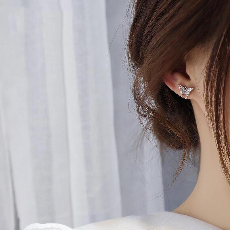 Серьги-бабочки из стерлингового серебра 925 пробы. Женская личность маленькая и свежая.
Серьги-бабочки из стерлингового серебра 925 пробы. Женская личность маленькая и свежая.