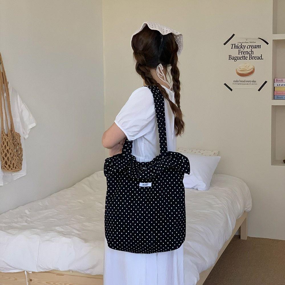 Kroean Style Ruffles Pleated Bag New Design Women s Handbag Simple Dots Ruffles Shoulder Bag Girls чорний
Kroean Style Ruffles Pleated Bag New Design Women s Handbag Simple Dots Ruffles Shoulder Bag Girls чорний