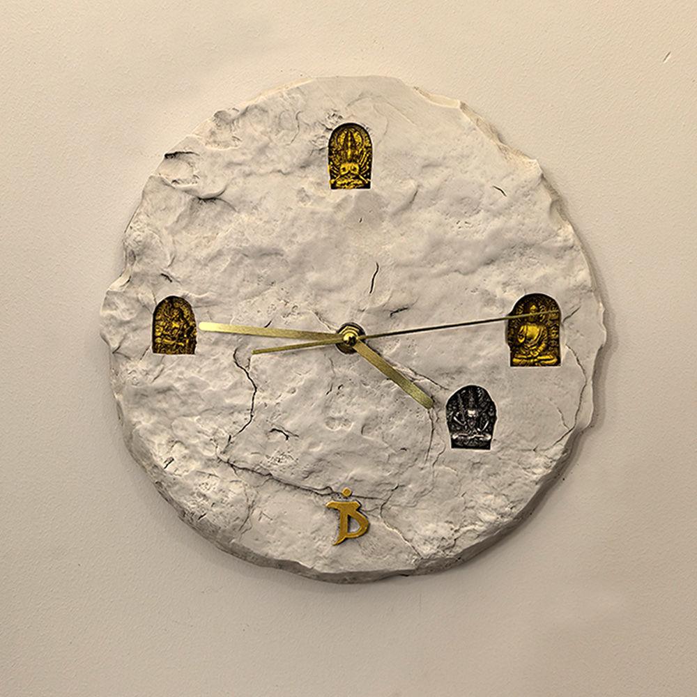 Light luxury clock with pleated resin, Dunhuang art design, 25cm personalized silent wall clock, retro style
Light luxury clock with pleated resin, Dunhuang art design, 25cm personalized silent wall clock, retro style