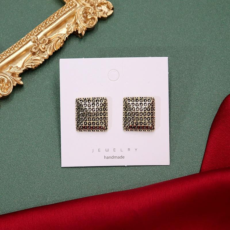Vintage geometric stud earrings antique vintage cold metal feel pearl women personality earrings earrings
Vintage geometric stud earrings antique vintage cold metal feel pearl women personality earrings earrings