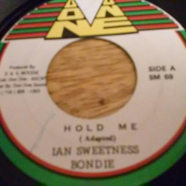 7inch Record IAN SWEETNESS BONDIE Hold Me SM69 Don One 1996 US Reggae Ska Dub Used
7inch Record IAN SWEETNESS BONDIE Hold Me SM69 Don One 1996 US Reggae Ska Dub Used