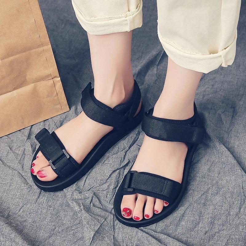 Korean Women s Sandals 2024 Spring New Fairy Style Lightweight Breathable Flat Shoes Fashion Comfortable Non Slip Beach Shoes
Korean Women s Sandals 2024 Spring New Fairy Style Lightweight Breathable Flat Shoes Fashion Comfortable Non Slip Beach Shoes