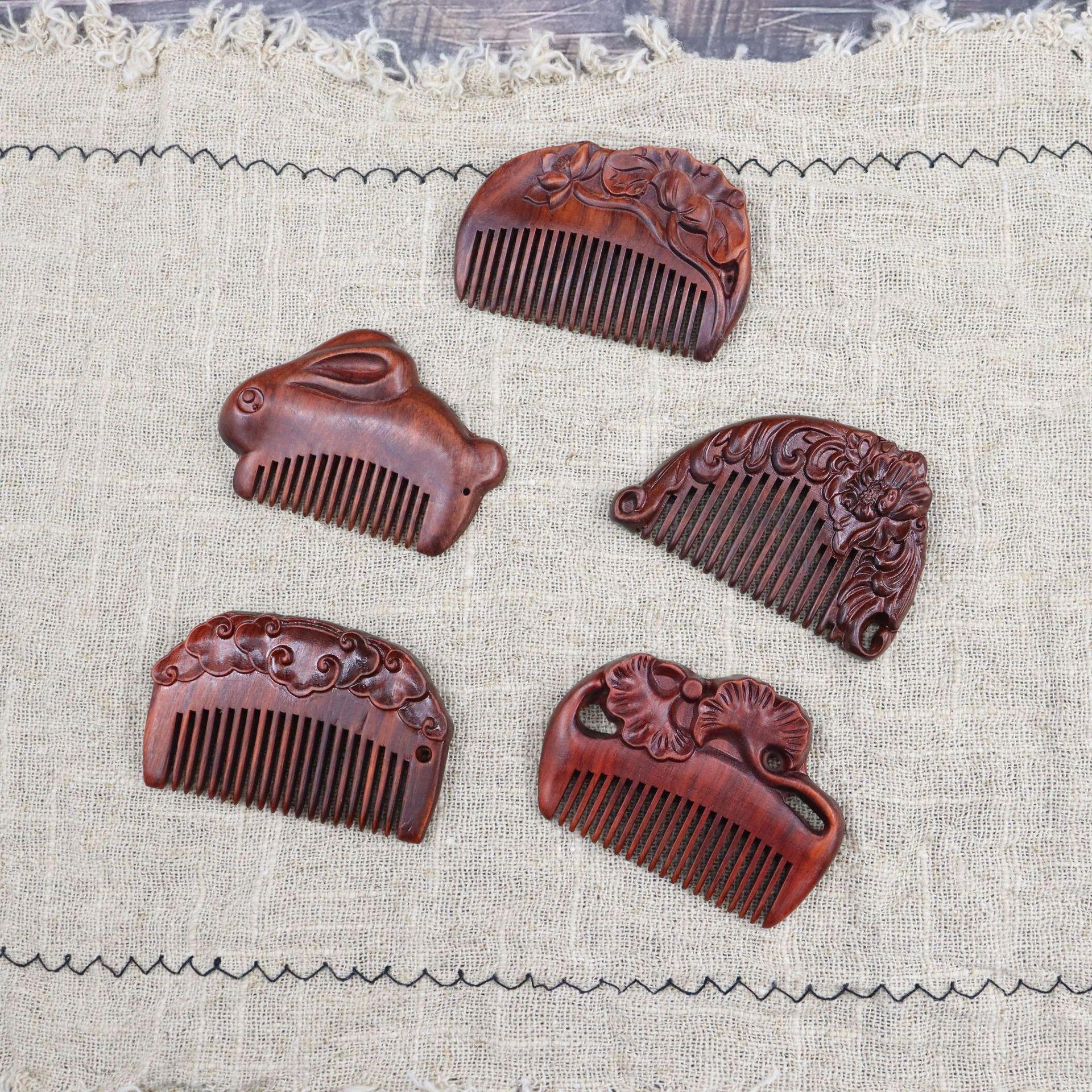 Rosewood 8cm Carved Handbag Comb: Cute, Portable, and Practical Sandalwood Gift for Girls
Rosewood 8cm Carved Handbag Comb: Cute, Portable, and Practical Sandalwood Gift for Girls