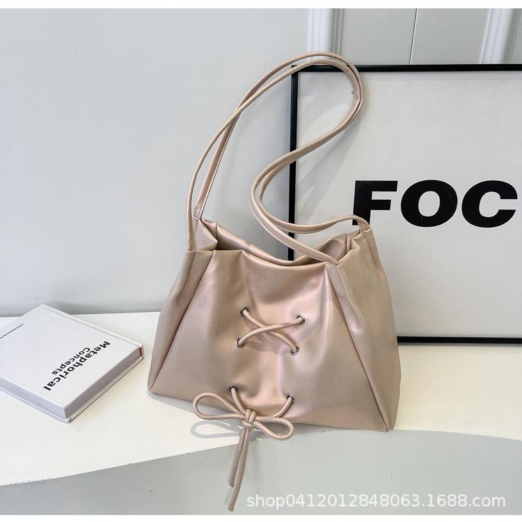 Сумка-тоут с бантом для балета женская 2025 новая популярная сумка через плечо от интернет-знаменитости, популярная в этом году сумка-мессенджер для поездок на работу розовый
Сумка-тоут с бантом для балета женская 2025 новая популярная сумка через плечо от интернет-знаменитости, популярная в этом году сумка-мессенджер для поездок на работу розовый