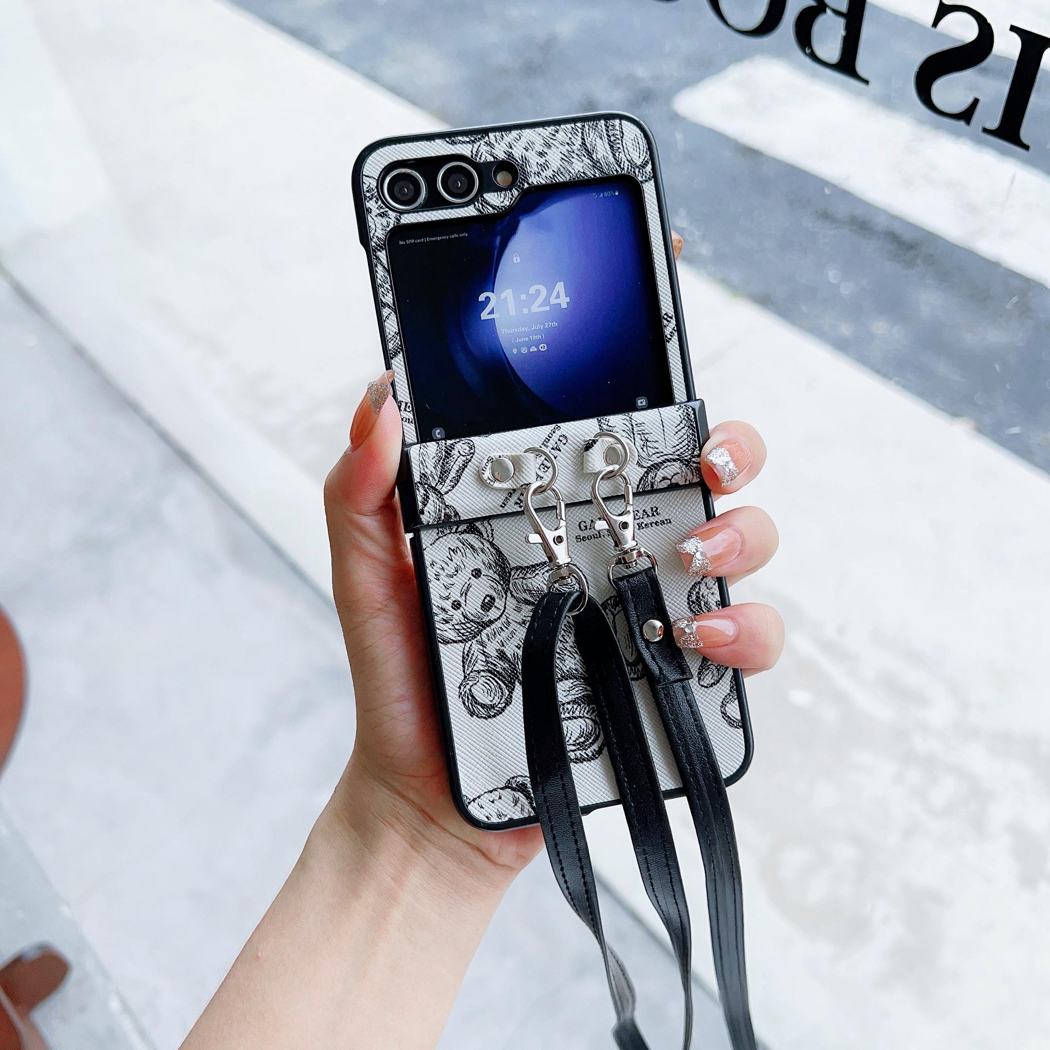 For Samsung Galaxy Z Flip6 5G Case Cute Bear PU Leather Coated PC Phone Cover with Crossbody Strap Grey
For Samsung Galaxy Z Flip6 5G Case Cute Bear PU Leather Coated PC Phone Cover with Crossbody Strap Grey