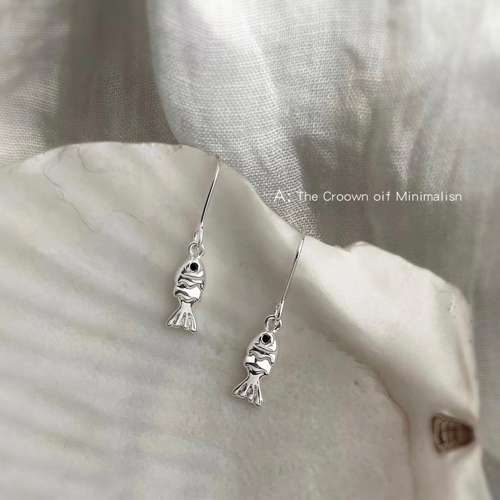 Personal cold wind creative ins micro-inlaid zircon cute fish earrings, new silver-plated earrings, earrings
Personal cold wind creative ins micro-inlaid zircon cute fish earrings, new silver-plated earrings, earrings