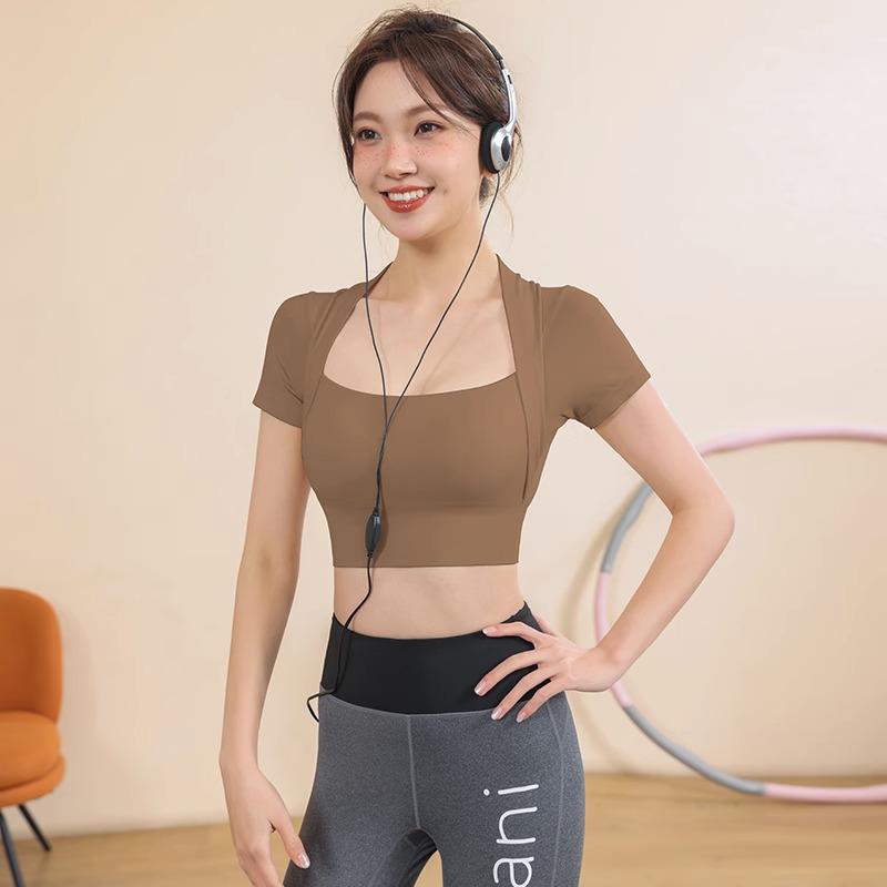 Азиатский женский облегающий топ для бега со встроенными чашечками Medium коричневый
Азиатский женский облегающий топ для бега со встроенными чашечками Medium коричневый