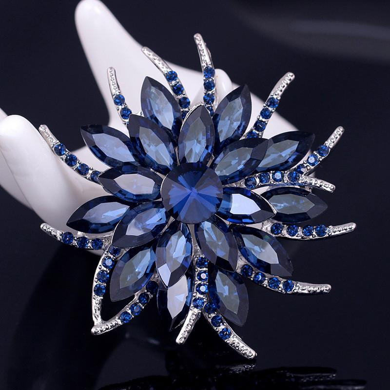 Office Wear Crystal Flower With Multicolor Finish For Women темно-синього кольору
Office Wear Crystal Flower With Multicolor Finish For Women темно-синього кольору
