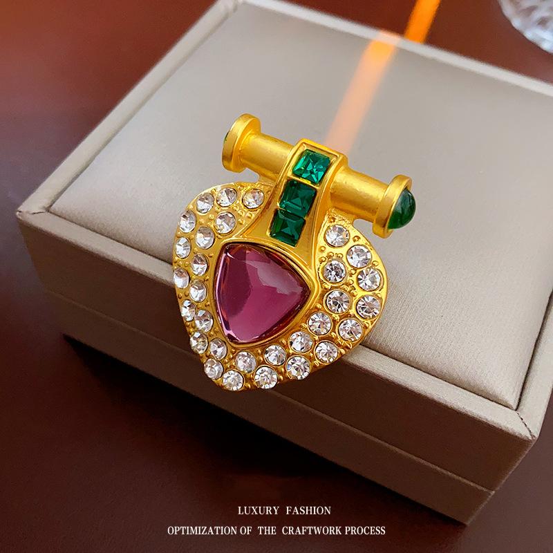 Винтажные женские элегантные броши в виде сердца с роскошными кристаллами, пряжка, барочный дворцовый стиль, женские булавки из сплава со стразами, аксессуары
Винтажные женские элегантные броши в виде сердца с роскошными кристаллами, пряжка, барочный дворцовый стиль, женские булавки из сплава со стразами, аксессуары