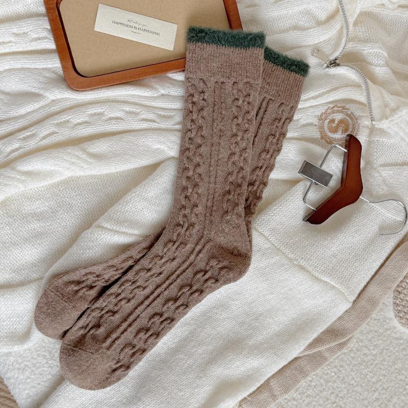 Wool socks for women in autumn and winter, thick and warm socks, fleece mid-calf socks, color-blocking tweed striped pile socks for women 1 pair
Wool socks for women in autumn and winter, thick and warm socks, fleece mid-calf socks, color-blocking tweed striped pile socks for women 1 pair
