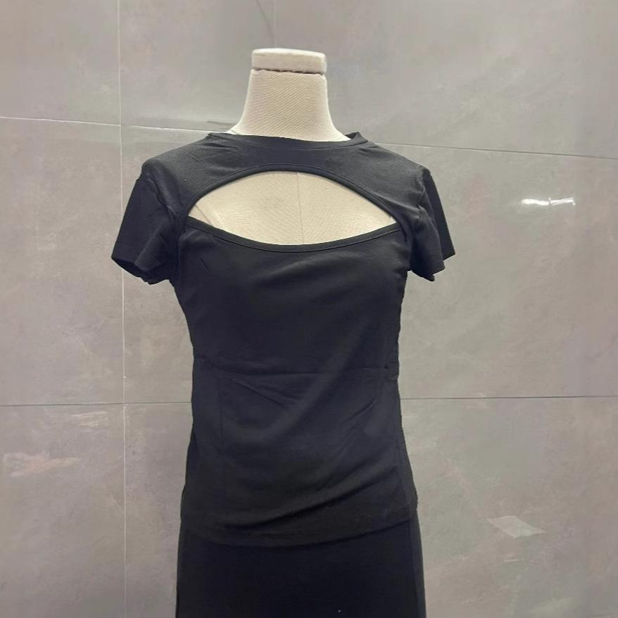 Стильная летняя облегающая футболка с короткими рукавами и ажурным узором, визуально стройнящая фигуру. XL (Approx. 62 kg)
Стильная летняя облегающая футболка с короткими рукавами и ажурным узором, визуально стройнящая фигуру. XL (Approx. 62 kg)