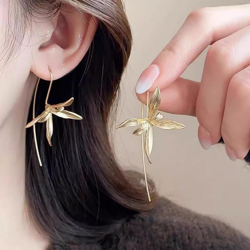 Exquisite Blooming Flower Hook Earrings Accessories Simple Gold Silver Color Plant Dangle Earrings For Women Party Jewelry Gifts золотий
Exquisite Blooming Flower Hook Earrings Accessories Simple Gold Silver Color Plant Dangle Earrings For Women Party Jewelry Gifts золотий