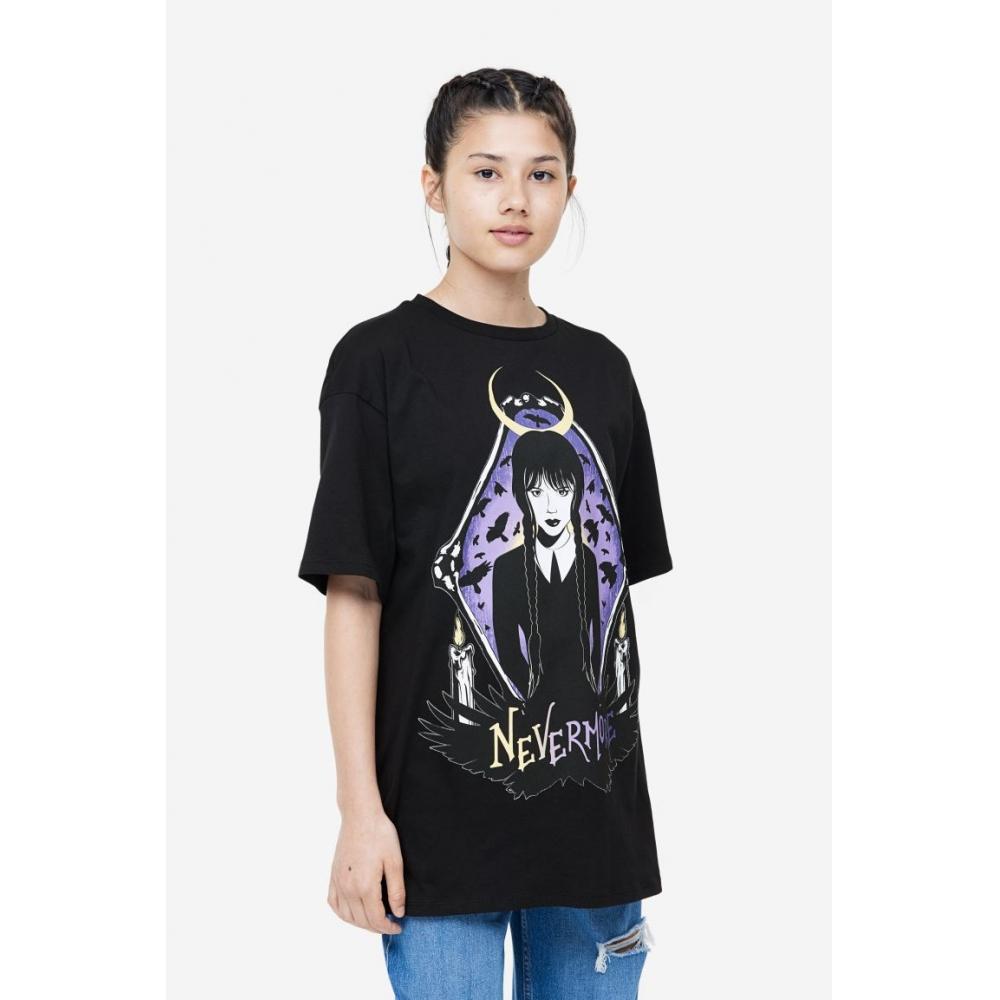 Футболка оверсайз с принтом HM черная Wednesday
Футболка оверсайз с принтом HM черная Wednesday