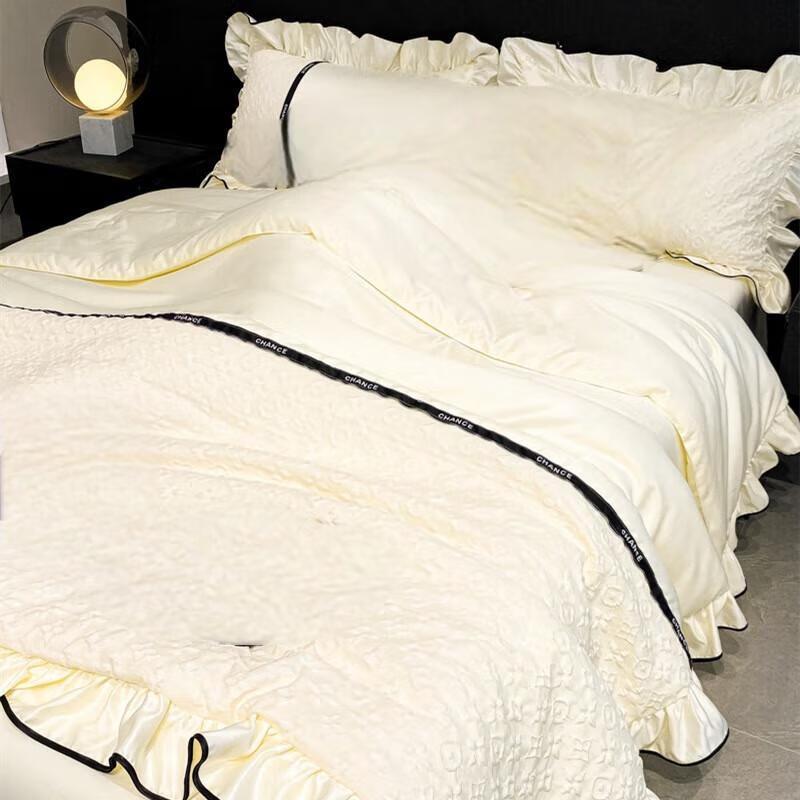 Lilang 2.0 Summer Quilt 4-Piece Bedding Set
Lilang 2.0 Summer Quilt 4-Piece Bedding Set