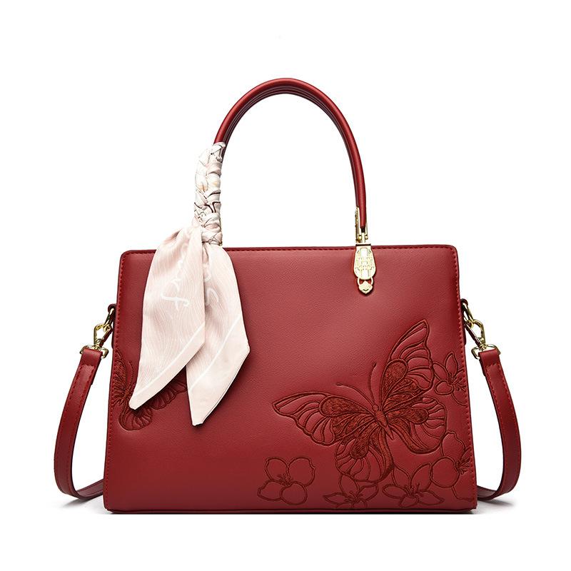 Women s Handbag New Chinese Embroidered Shoulder Bag Premium Contrast Color Daily Commuter Large Capacity Tote Bag
Women s Handbag New Chinese Embroidered Shoulder Bag Premium Contrast Color Daily Commuter Large Capacity Tote Bag