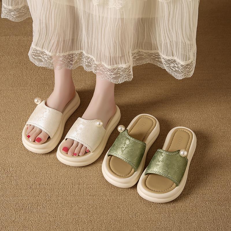 Thick-bottomed one-word slippers for women to wear new summer fashion temperament soft-bottomed vacation seaside sandals 34 бежевий
Thick-bottomed one-word slippers for women to wear new summer fashion temperament soft-bottomed vacation seaside sandals 34 бежевий