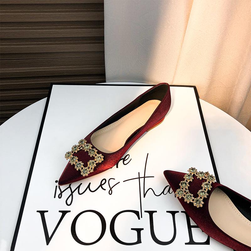 -A red wedding shoes bridal shoes Hexiu wedding dress two wear new autumn and summer crystal satin 35
-A red wedding shoes bridal shoes Hexiu wedding dress two wear new autumn and summer crystal satin 35