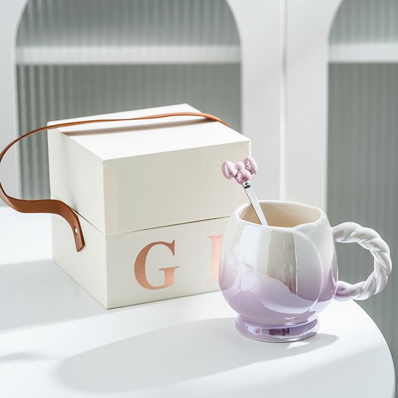 Кружка Цветок Высококачественная Керамическая Чашка Бытовая Чашка для Кофе Завтрака Чашка для Воды Подарок на День Рождения Девочки Сувенир 301-400ml
Кружка Цветок Высококачественная Керамическая Чашка Бытовая Чашка для Кофе Завтрака Чашка для Воды Подарок на День Рождения Девочки Сувенир 301-400ml