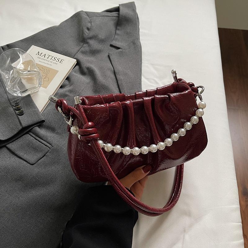 Korean version niche pleated underarm bag women s 2025 autumn fashion pearl chain foreign style commuter shoulder messenger bag красный
Korean version niche pleated underarm bag women s 2025 autumn fashion pearl chain foreign style commuter shoulder messenger bag красный