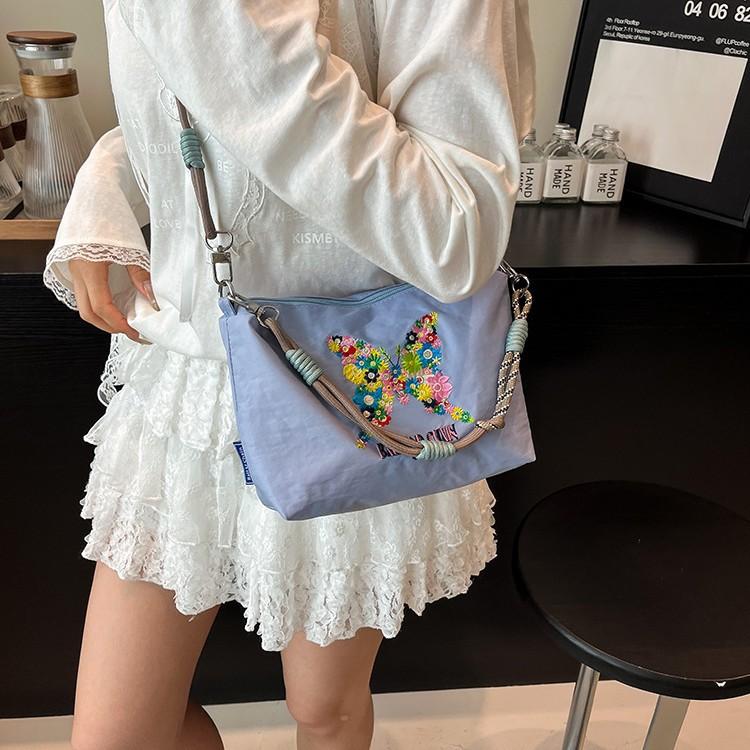 Embroidery zipper shoulder bag women s niche design small fresh fashion large capacity portable storage bag toilet bag жовтий
Embroidery zipper shoulder bag women s niche design small fresh fashion large capacity portable storage bag toilet bag жовтий