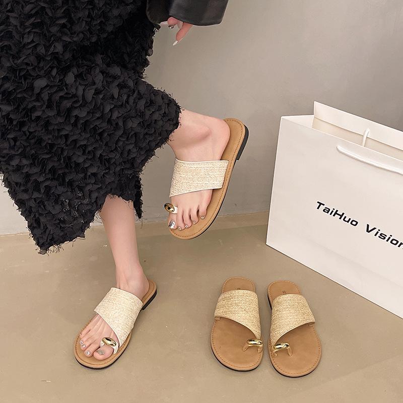 Women s toe slippers women s summer wear new one-word sandals soft flat beach shoes 40
Women s toe slippers women s summer wear new one-word sandals soft flat beach shoes 40