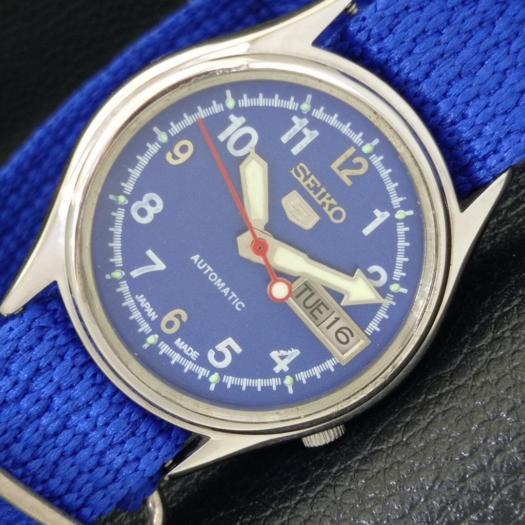 USED VINTAGE SEIKO 5 AUTOMATIC 7009A JAPAN MENS BLUE COLOR DIAL WATCH a434606-2 R121-a434606
USED VINTAGE SEIKO 5 AUTOMATIC 7009A JAPAN MENS BLUE COLOR DIAL WATCH a434606-2 R121-a434606