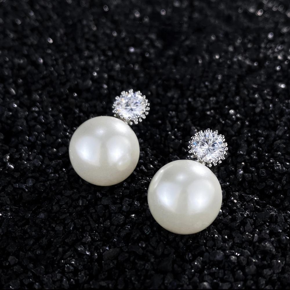 French Luxury Shiny Zircon Pearl Bulb Earrings Minimalist Elegant Small Studs for Women
French Luxury Shiny Zircon Pearl Bulb Earrings Minimalist Elegant Small Studs for Women