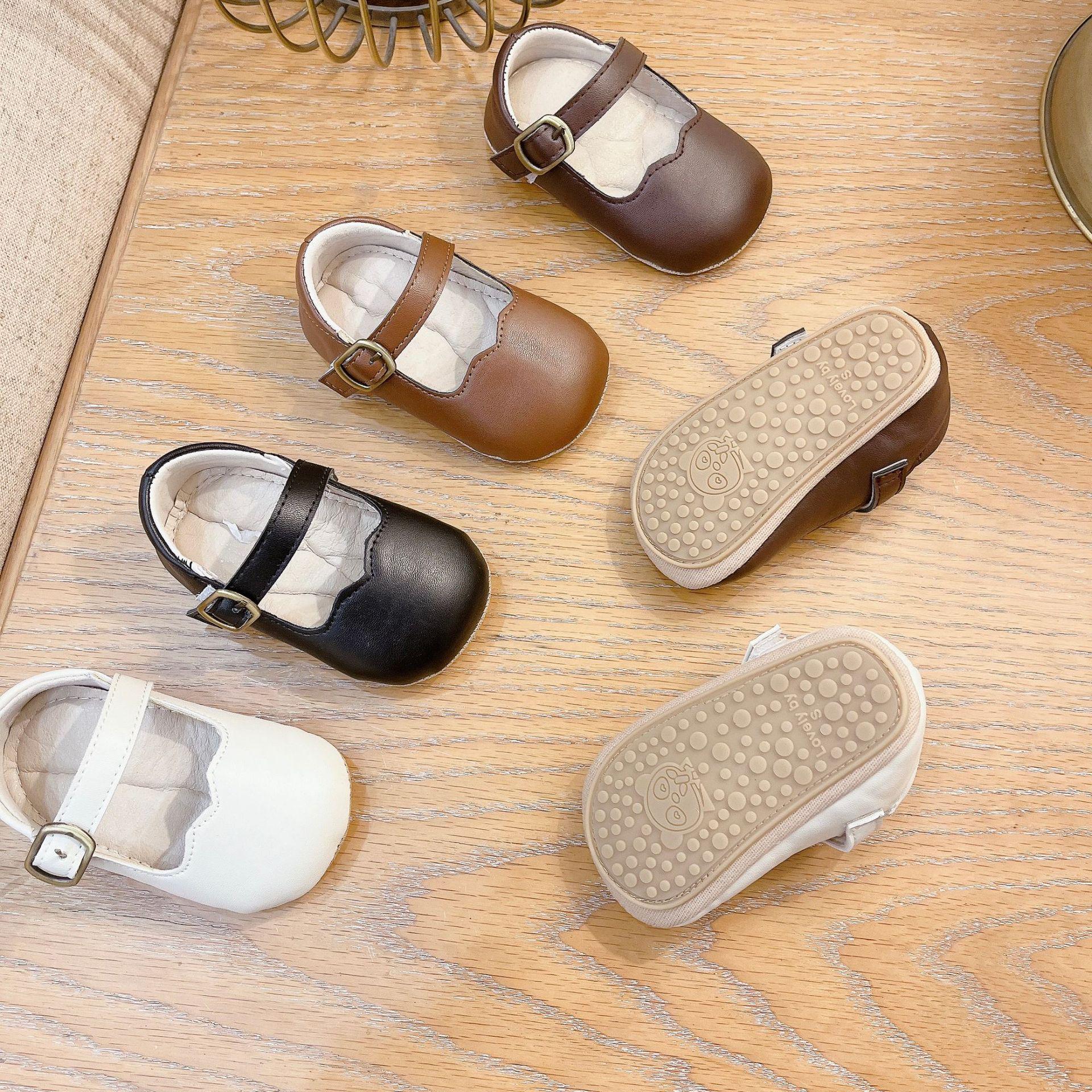 Autumn Korean Style Children s Leather First Walker Shoes - Soft Sole, Solid Color, Casual Design S (Inner length: 11cm) брудно-білий
Autumn Korean Style Children s Leather First Walker Shoes - Soft Sole, Solid Color, Casual Design S (Inner length: 11cm) брудно-білий