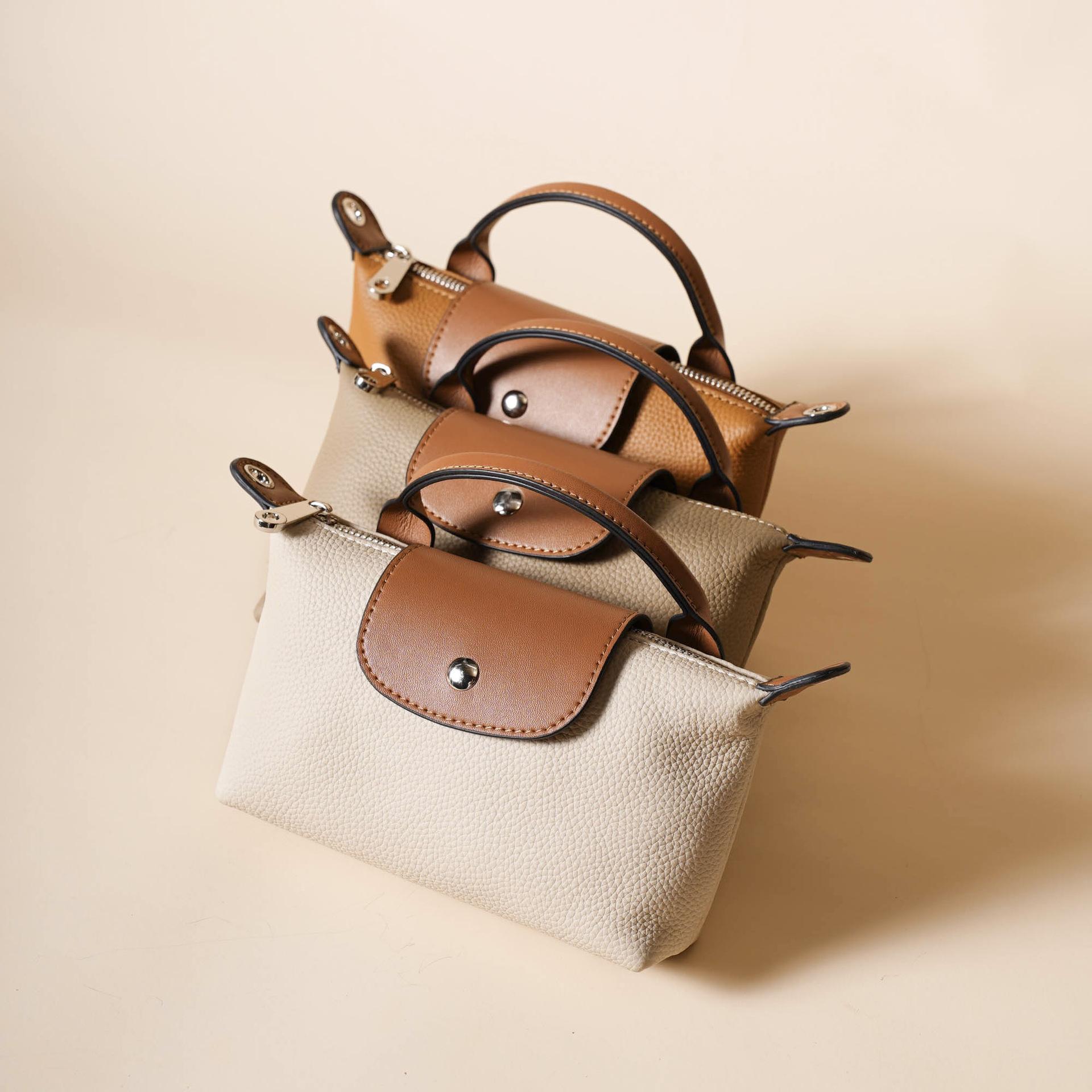 Light luxury first-layer cowhide new niche mobile phone bag women s messenger bag casual leather women s bag multi-functional change bag 20.5*5.5*11cm
Light luxury first-layer cowhide new niche mobile phone bag women s messenger bag casual leather women s bag multi-functional change bag 20.5*5.5*11cm