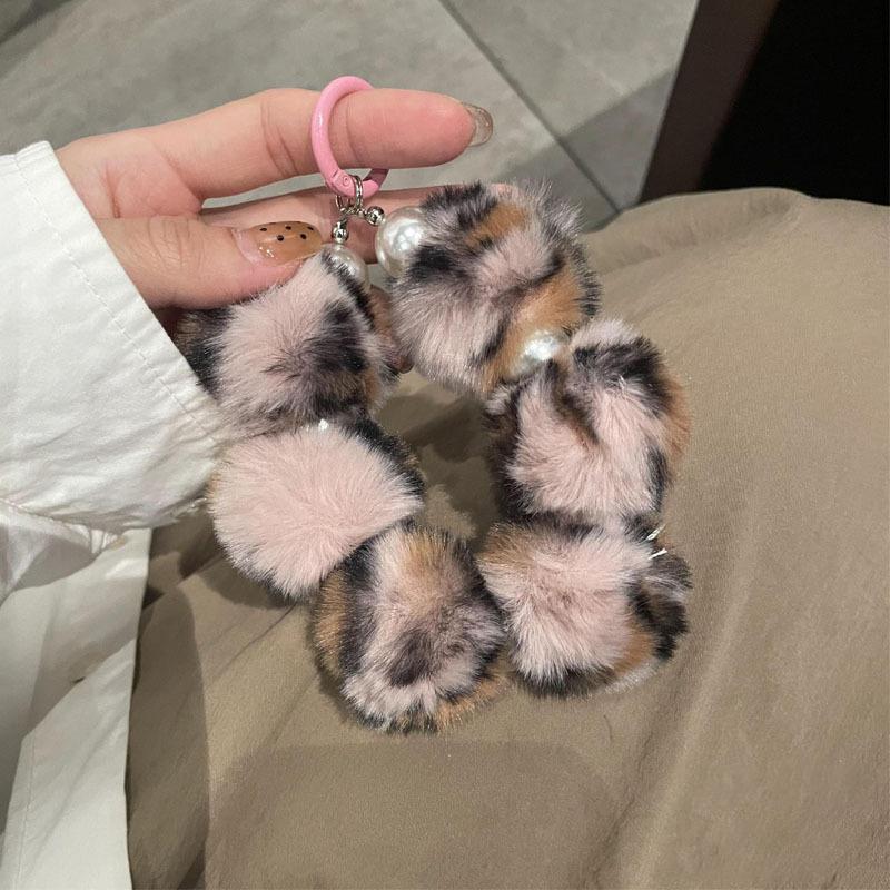 Милый пушистый леопардовый принт шнурок для мобильного телефона ремешок на запястье женская ручная цепочка короткий противоутерянный брелок для мобильного телефона кулон
Милый пушистый леопардовый принт шнурок для мобильного телефона ремешок на запястье женская ручная цепочка короткий противоутерянный брелок для мобильного телефона кулон