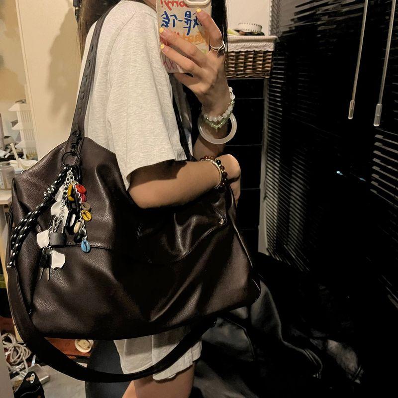 Early Autumn New Arrival Large Capacity Airport Tote Bag All-Match Commute Soft Leather College Student Self-study Bag Crossbody Bag
Early Autumn New Arrival Large Capacity Airport Tote Bag All-Match Commute Soft Leather College Student Self-study Bag Crossbody Bag