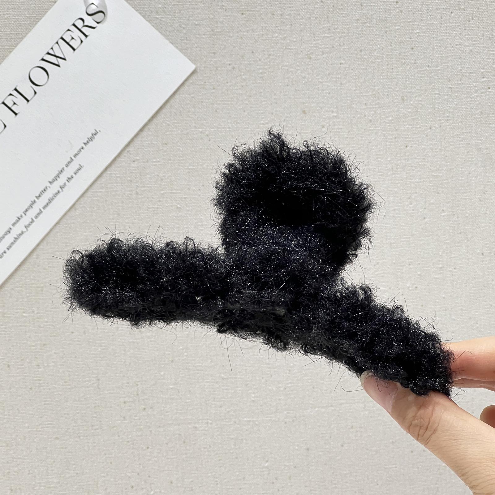 Black Lambswool Plush Shark Hair Clip for Women - Cute, Fashionable, Korean Style, Large Claw for Autumn and Winter чёрный
Black Lambswool Plush Shark Hair Clip for Women - Cute, Fashionable, Korean Style, Large Claw for Autumn and Winter чёрный