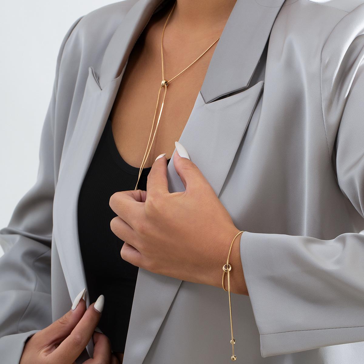 Accessories, simple adjustment box chain, business chain, necklace, long fringed metal versatile necklace.
Accessories, simple adjustment box chain, business chain, necklace, long fringed metal versatile necklace.