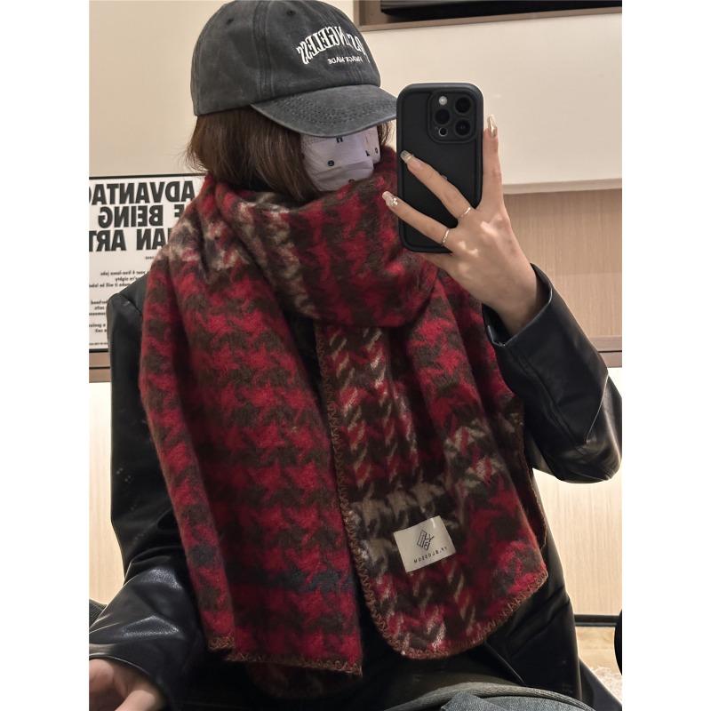 Scarf women s autumn and winter new warm and versatile high-end shawl dual-purpose atmosphere Christmas gift
Scarf women s autumn and winter new warm and versatile high-end shawl dual-purpose atmosphere Christmas gift