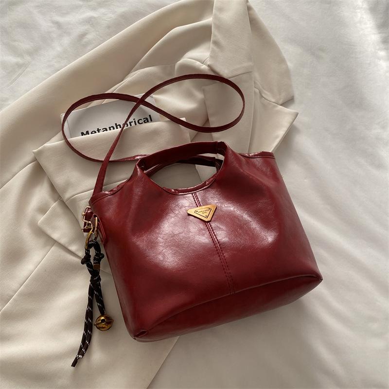 Популярная женская сумка-ведро для женщин, зимняя новая модная сумка через плечо Ins Niche Shoulder Bag
Популярная женская сумка-ведро для женщин, зимняя новая модная сумка через плечо Ins Niche Shoulder Bag