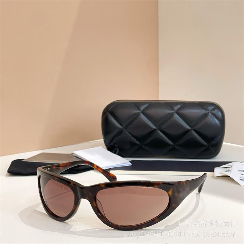 Luxury designer ski sunglasses, unisex retro sunglasses that make the face look smaller, European and American style 9188 Tortoiseshell Tea(Matchin
Luxury designer ski sunglasses, unisex retro sunglasses that make the face look smaller, European and American style 9188 Tortoiseshell Tea(Matchin