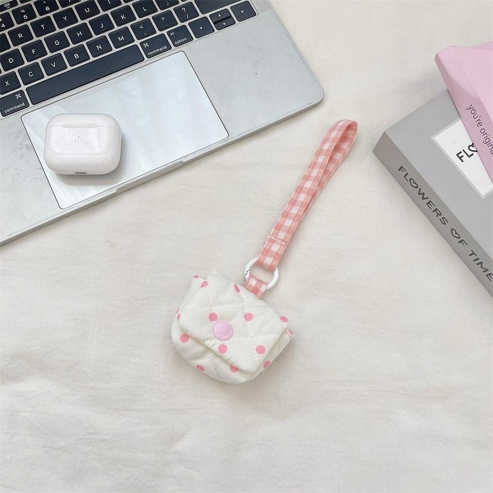 Fashion Quilted Earphone Storage Bag Dots Snap Button Key Card Holder Checkered Strap Jewelry Protective Pouch for Women Girls розовый
Fashion Quilted Earphone Storage Bag Dots Snap Button Key Card Holder Checkered Strap Jewelry Protective Pouch for Women Girls розовый