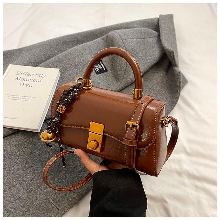 Весна 2025 Женская ретро квадратная сумка - Простая, модная сумка через плечо и кроссбоди Without Pendant коричневый
Весна 2025 Женская ретро квадратная сумка - Простая, модная сумка через плечо и кроссбоди Without Pendant коричневый
