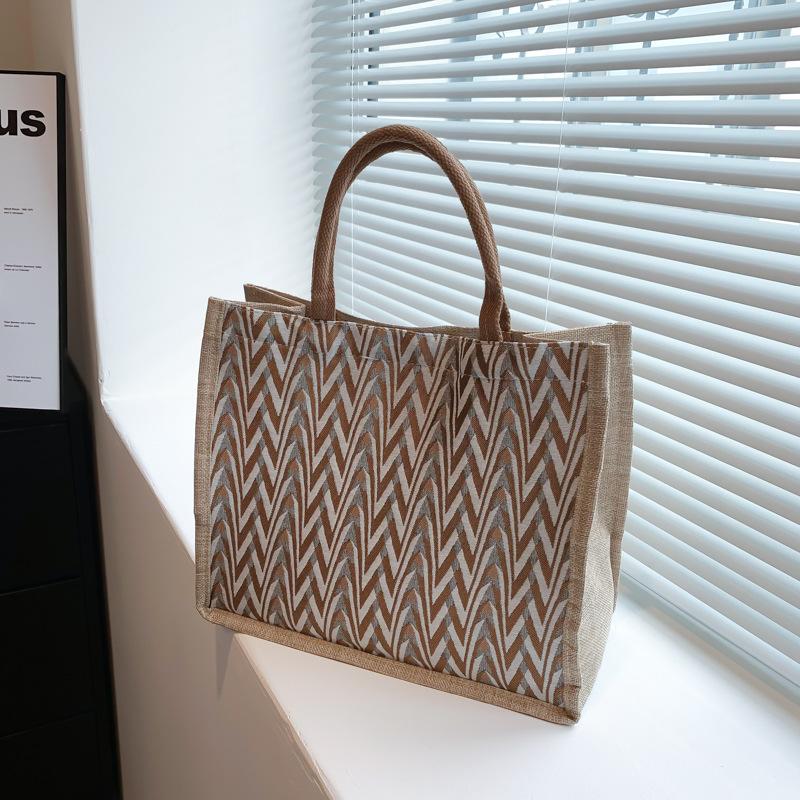 Сумка-тоут Большая вместимость Классная сумка Женская новая универсальная сумочка Сумка-тоут через плечо
Сумка-тоут Большая вместимость Классная сумка Женская новая универсальная сумочка Сумка-тоут через плечо