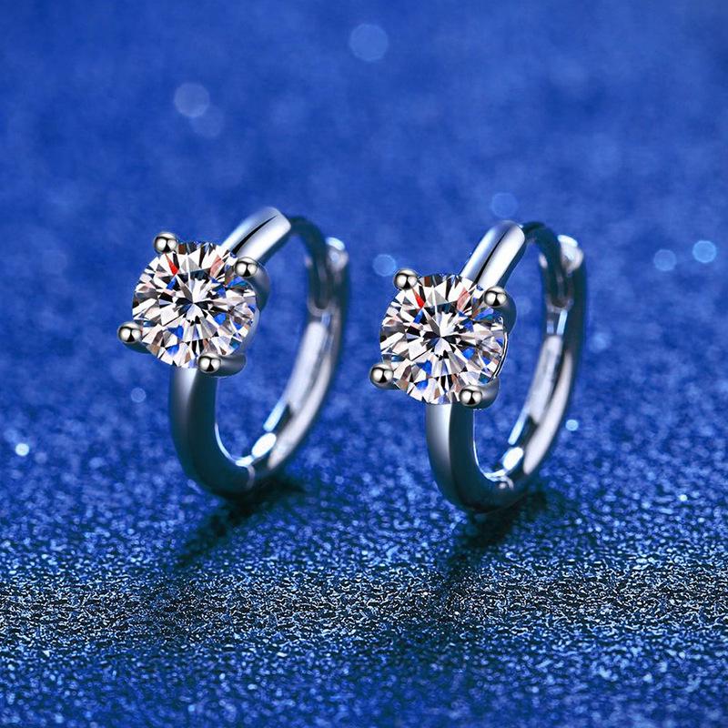 S925 Sterling Silver PT950-Plated Moissanite Stud Earrings for Women, High-End Classic 4-Prong, D Color, 0.50ct 5mm High Carbon Stone
S925 Sterling Silver PT950-Plated Moissanite Stud Earrings for Women, High-End Classic 4-Prong, D Color, 0.50ct 5mm High Carbon Stone