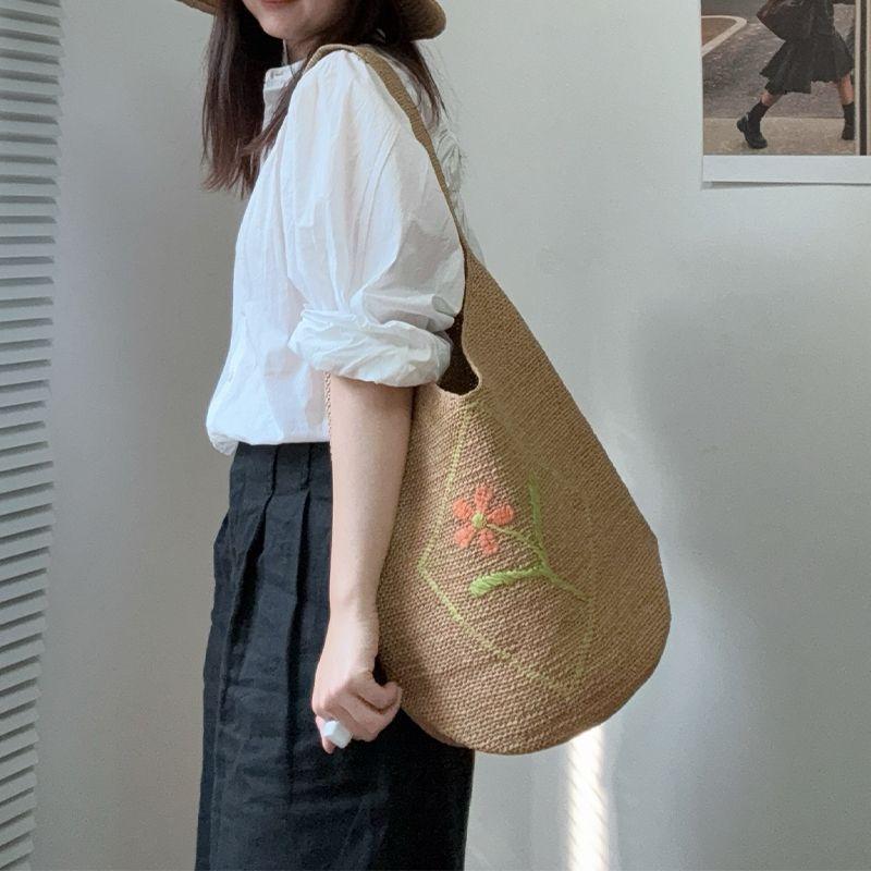 25 New Hand-Woven Bucket Bag Flower Tote Bag Vacation Travel All-Match Shoulder Bag Fashion Big Bag Women s Bag Beige White
25 New Hand-Woven Bucket Bag Flower Tote Bag Vacation Travel All-Match Shoulder Bag Fashion Big Bag Women s Bag Beige White