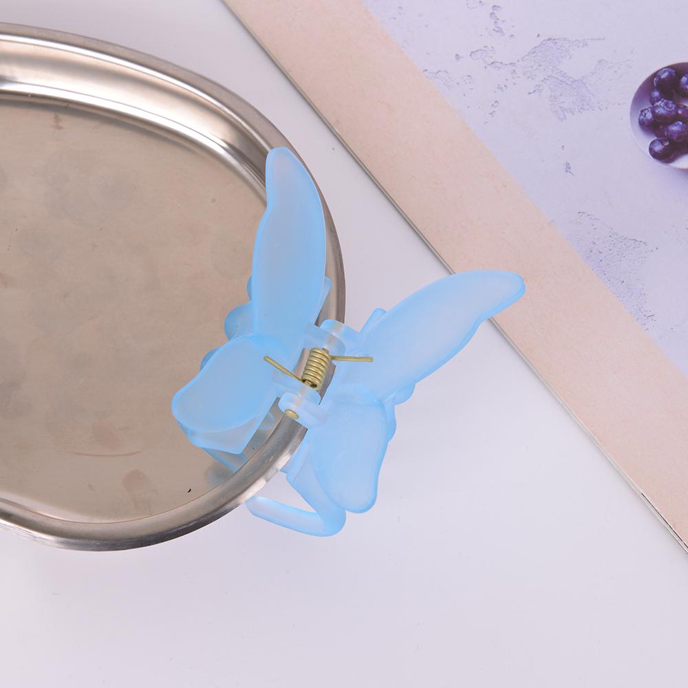 1pc new ultra-ethereal butterfly clip, shark clip, summer hair accessory for women, small size, clip for the back of the head
1pc new ultra-ethereal butterfly clip, shark clip, summer hair accessory for women, small size, clip for the back of the head