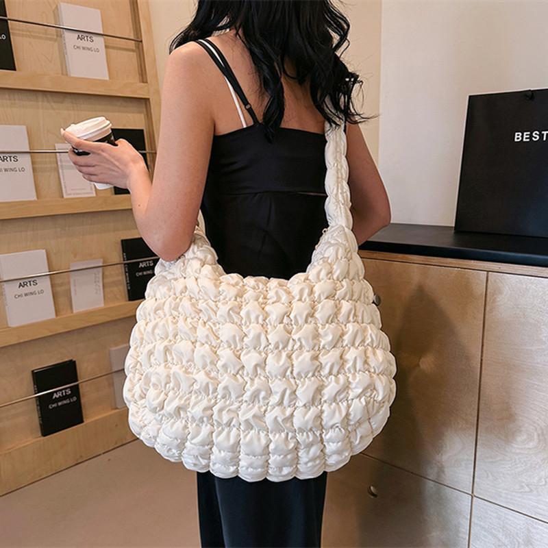 2025 Нишевый дизайн Плиссированная сумка-облако для женщин Большая вместимость Наплечная сумка через плечо Нейлоновая сумка-тоут Женские сумки 47-38-21CM бежевый
2025 Нишевый дизайн Плиссированная сумка-облако для женщин Большая вместимость Наплечная сумка через плечо Нейлоновая сумка-тоут Женские сумки 47-38-21CM бежевый